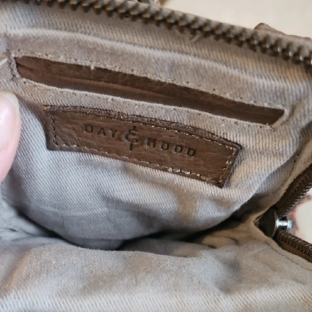 Feel Free To Bundle!! Day & Mood, Brown Leather Crossbody Bag. - Picture 3 of 6